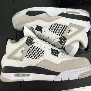 Jordan 4 Military black
